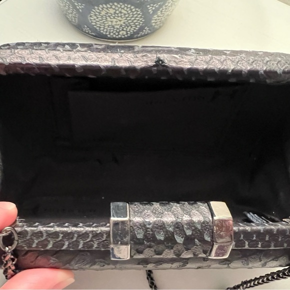 Halston Heritage Oval Crossbody Faux Snakeskin Purse Chain Strap Magnetic - Picture 6 of 9